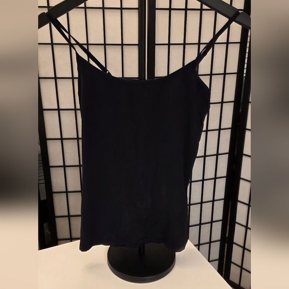 Old Navy Women's Black Camisole Tank ~ Size Medium - Picture 4 of 9